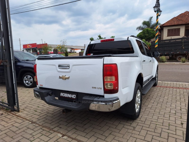 S10 2.4 LTZ 4X2 CD 8V FLEX 4P MANUAL - 2013 - CAMBARá DO SUL