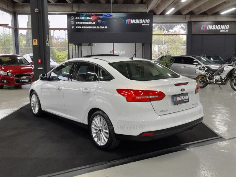 FOCUS 2.0 TITANIUM PLUS FASTBACK 16V FLEX 4P AUTOMÁTICO - 2016 - CAXIAS DO SUL