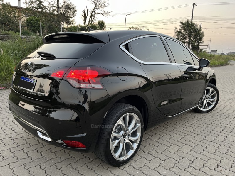 DS4 1.6 THP CHIC 165 16V TURBO GASOLINA 4P AUTOMÁTICO - 2015 - CAXIAS DO SUL