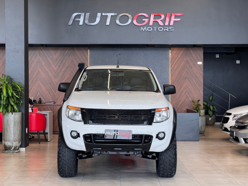 RANGER 3.2 XLS 4X4 CS 20V DIESEL 2P MANUAL - 2013 - CAMPO BOM