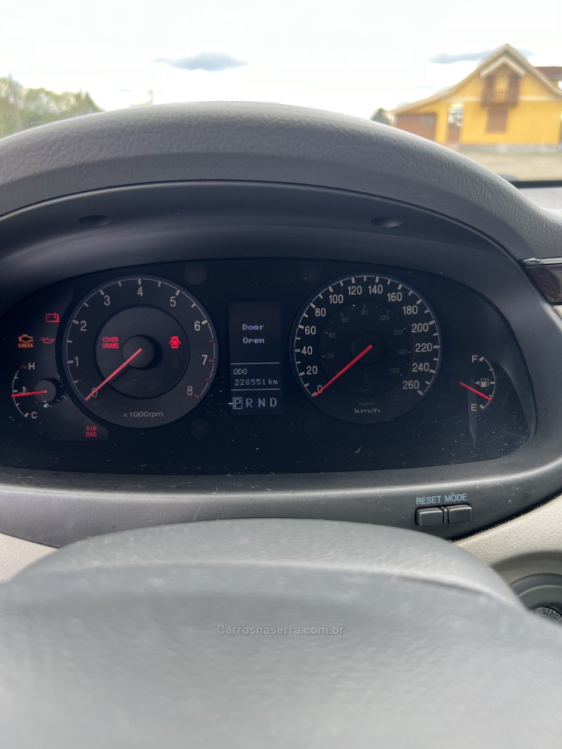 AZERA 3.3 MPFI GLS SEDAN V6 24V GASOLINA 4P AUTOMÁTICO - 2011 - ANTôNIO PRADO