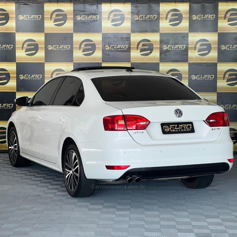 JETTA 2.0 TSI DSG HIGHLINE 200CV GASOLINA 4P AUTOMÁTICO - 2013 - PORTãO