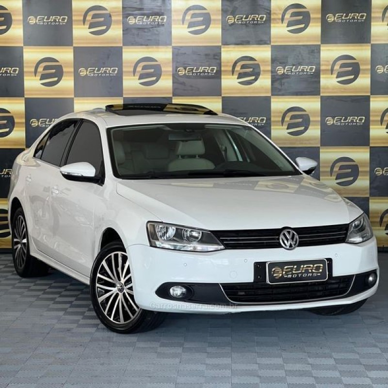 JETTA 2.0 TSI DSG HIGHLINE 200CV GASOLINA 4P AUTOMÁTICO - 2013 - PORTãO