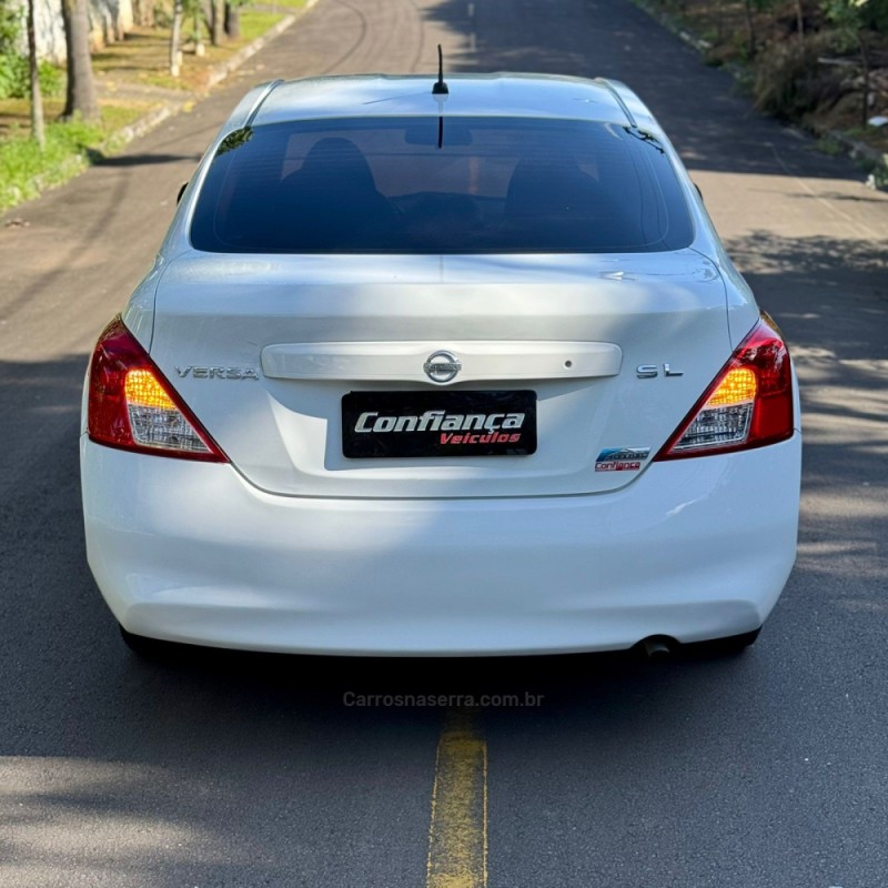 VERSA 1.6 16V FLEX SL 4P MANUAL - 2013 - CAMPO BOM