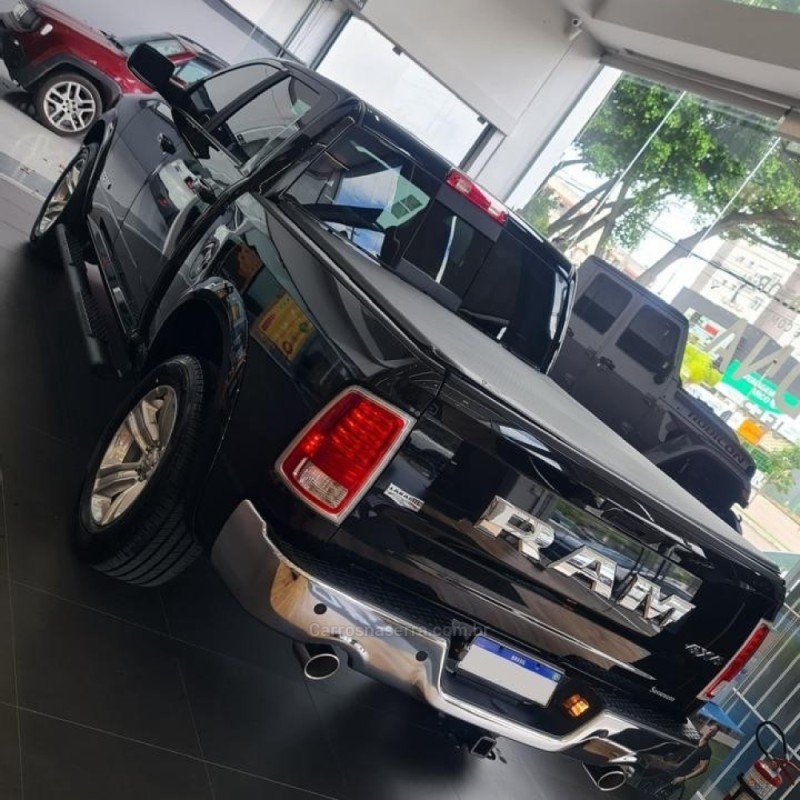 CLASSIC 5.7 LARAMIE V8 HEMI 4P GASOLINA AUTOMÁTICA - 2023 - LAGOA VERMELHA