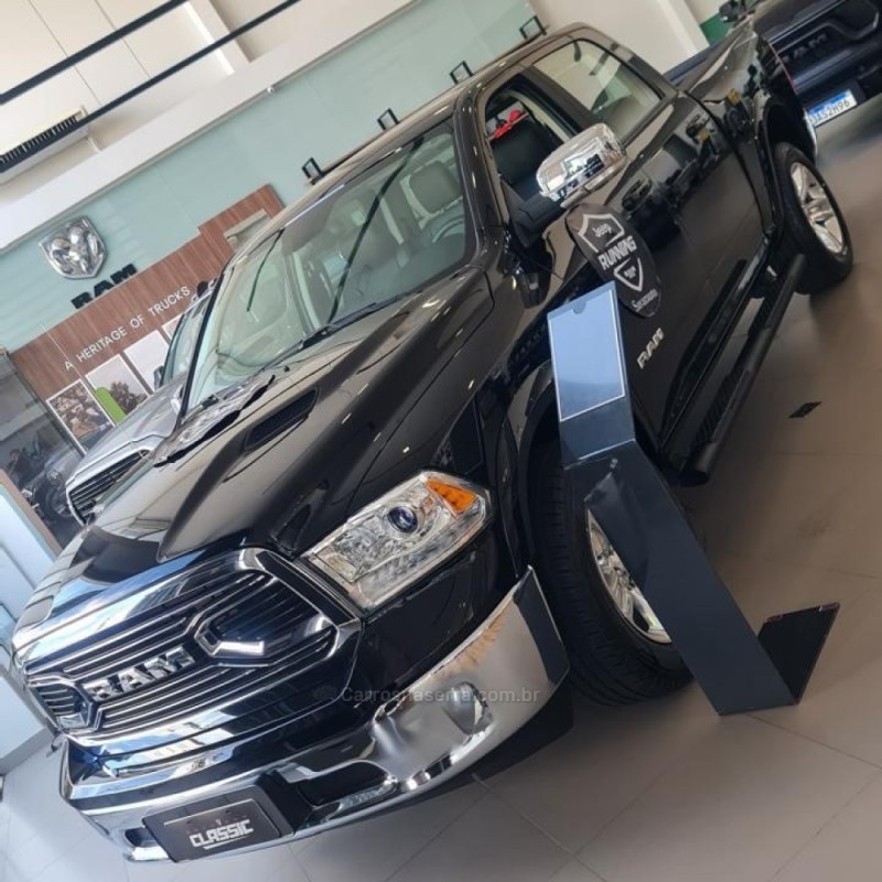 CLASSIC 5.7 LARAMIE V8 HEMI 4P GASOLINA AUTOMÁTICA - 2023 - LAGOA VERMELHA