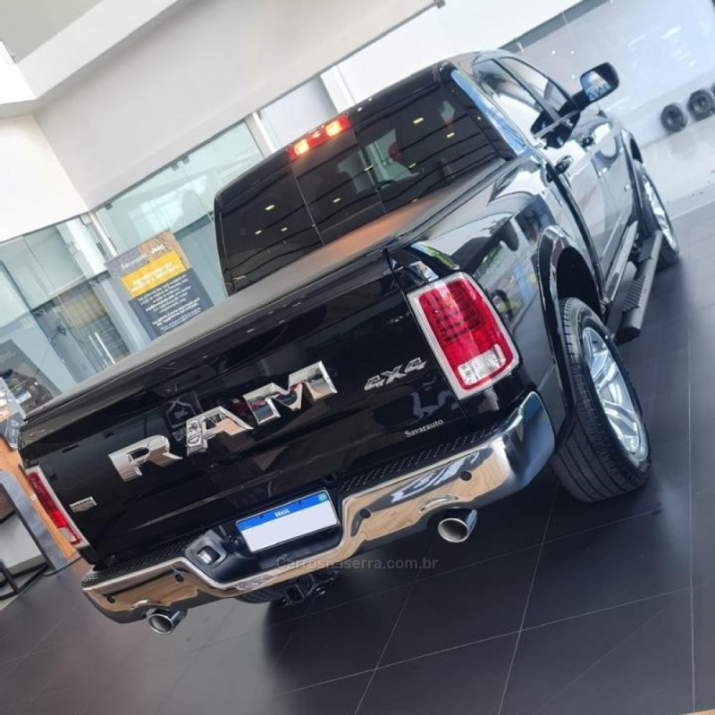 CLASSIC 5.7 LARAMIE V8 HEMI 4P GASOLINA AUTOMÁTICA - 2023 - LAGOA VERMELHA