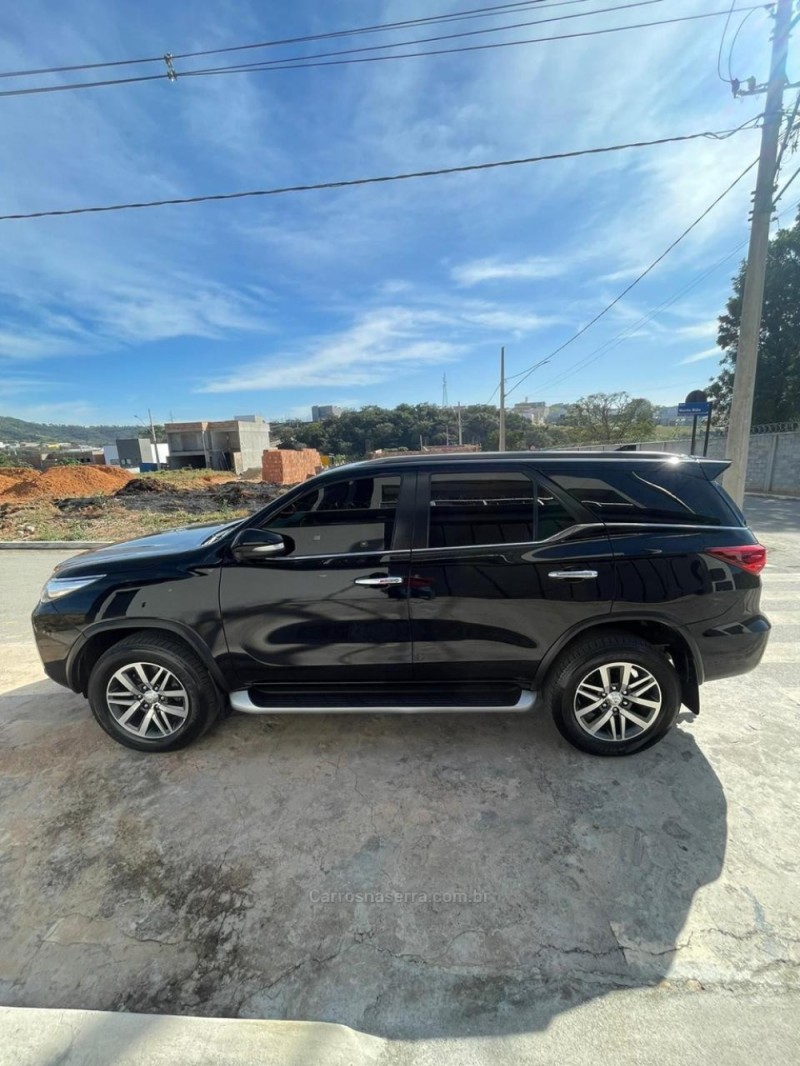 HILUX SW4 2.8 SRX 4X4 7 LUGARES 16V TURBO INTERCOOLER DIESEL 4P AUTOMÁTICO - 2017 - CAXIAS DO SUL