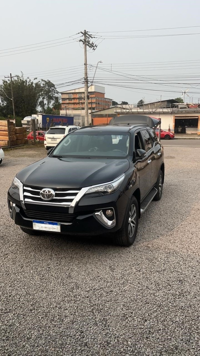 HILUX SW4 2.8 SRX 4X4 7 LUGARES 16V TURBO INTERCOOLER DIESEL 4P AUTOMÁTICO - 2017 - CAXIAS DO SUL