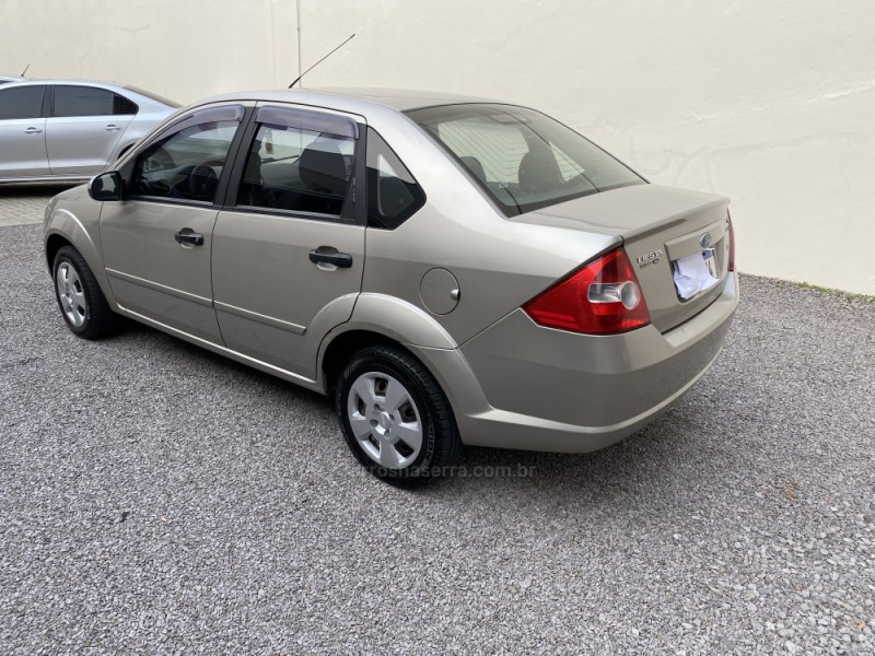 FIESTA 1.6 MPI SEDAN 8V FLEX 4P MANUAL - 2005 - CAXIAS DO SUL