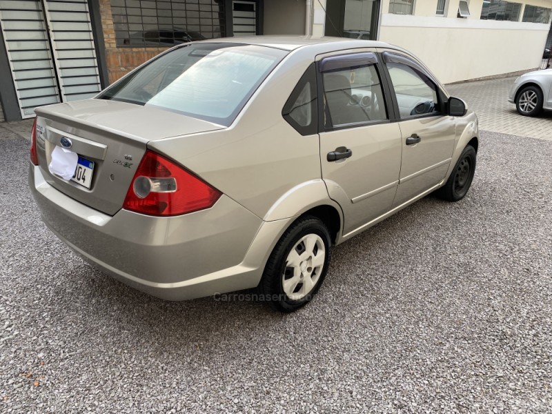 FIESTA 1.6 MPI SEDAN 8V FLEX 4P MANUAL - 2005 - CAXIAS DO SUL