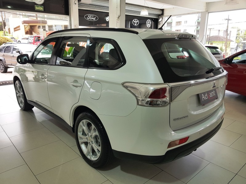 OUTLANDER 2.0 16V GASOLINA 4P AUTOMÁTICO - 2015 - CAXIAS DO SUL