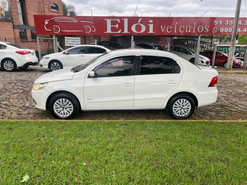 VOYAGE 1.0 MI 8V FLEX 4P MANUAL - 2011 - DOIS IRMãOS