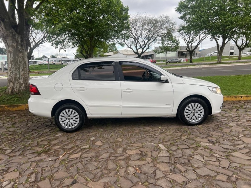 VOYAGE 1.0 MI 8V FLEX 4P MANUAL - 2011 - DOIS IRMãOS