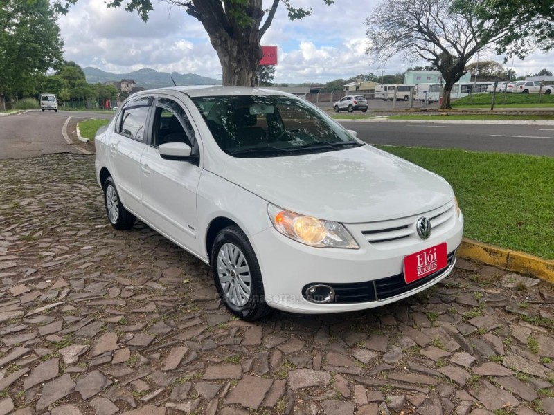 VOYAGE 1.0 MI 8V FLEX 4P MANUAL - 2011 - DOIS IRMãOS