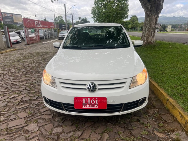 VOYAGE 1.0 MI 8V FLEX 4P MANUAL - 2011 - DOIS IRMãOS