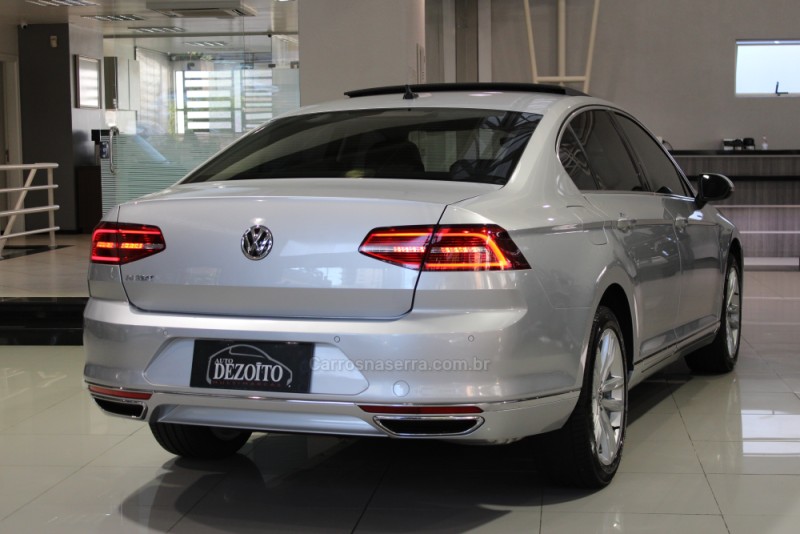 PASSAT 2.0 16V TSI BLUEMOTION GASOLINA HIGHLINE 4P DSG - 2018 - CAXIAS DO SUL