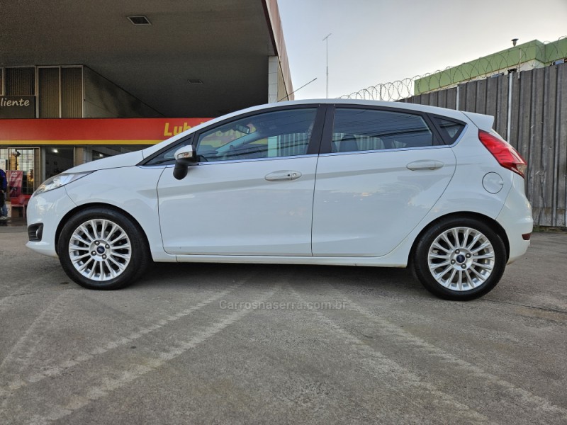 FIESTA 1.6 TITANIUM HATCH 16V FLEX 4P AUTOMÁTICO - 2016 - CAXIAS DO SUL