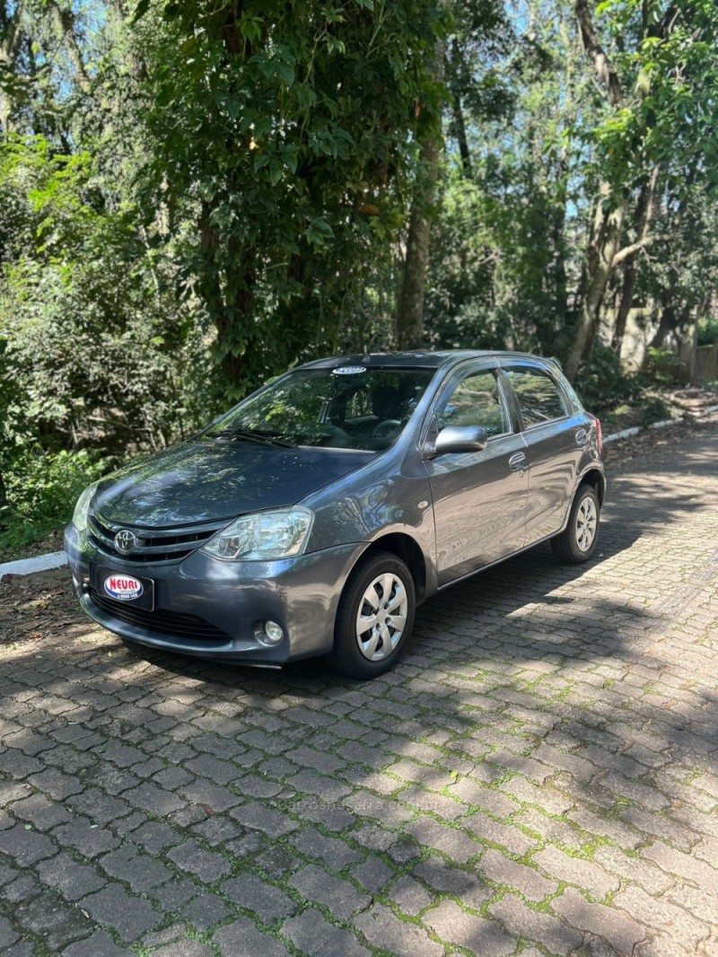 ETIOS 1.3 XS 16V FLEX 4P MANUAL - 2013 - LAJEADO