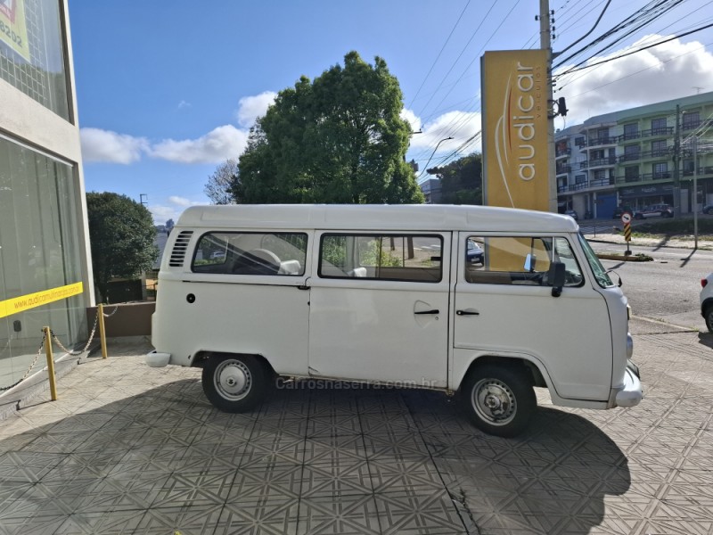 KOMBI 1.6 MI STD LOTAÇÃO 8V GASOLINA 3P MANUAL - 2001 - CAXIAS DO SUL