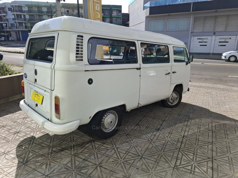 KOMBI 1.6 MI STD LOTAÇÃO 8V GASOLINA 3P MANUAL - 2001 - CAXIAS DO SUL