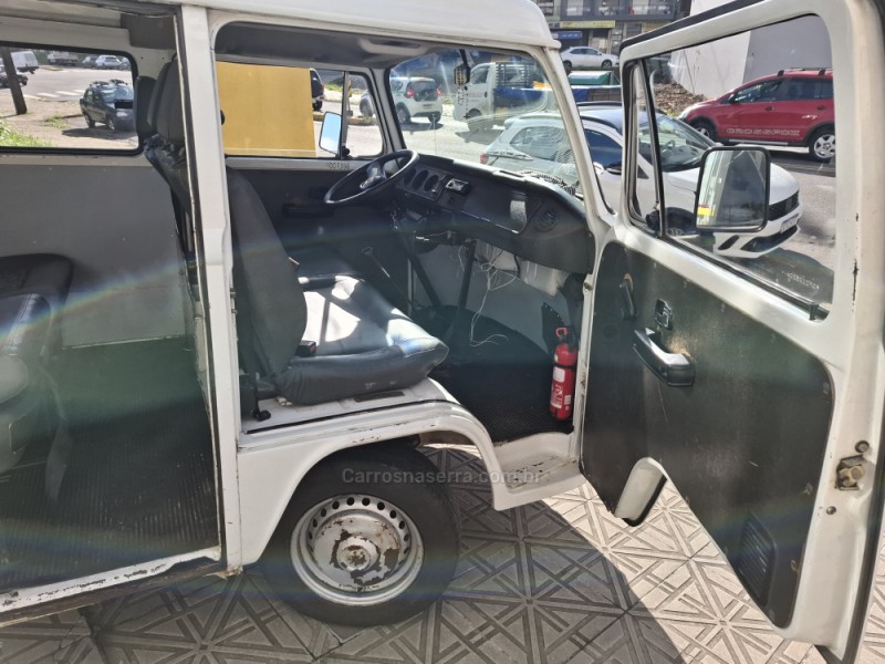 KOMBI 1.6 MI STD LOTAÇÃO 8V GASOLINA 3P MANUAL - 2001 - CAXIAS DO SUL