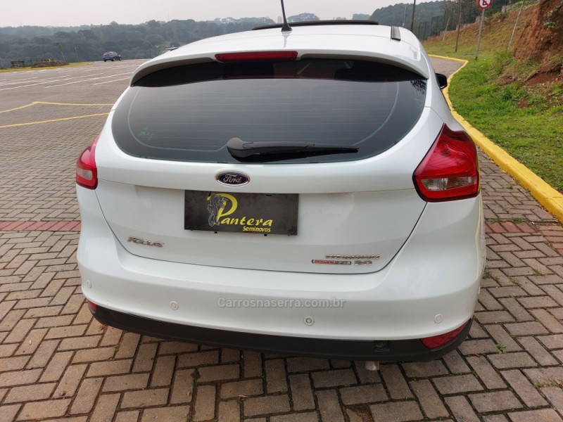 FOCUS 2.0 TITANIUM PLUS 16V FLEX 4P AUTOMÁTICO - 2016 - CAXIAS DO SUL