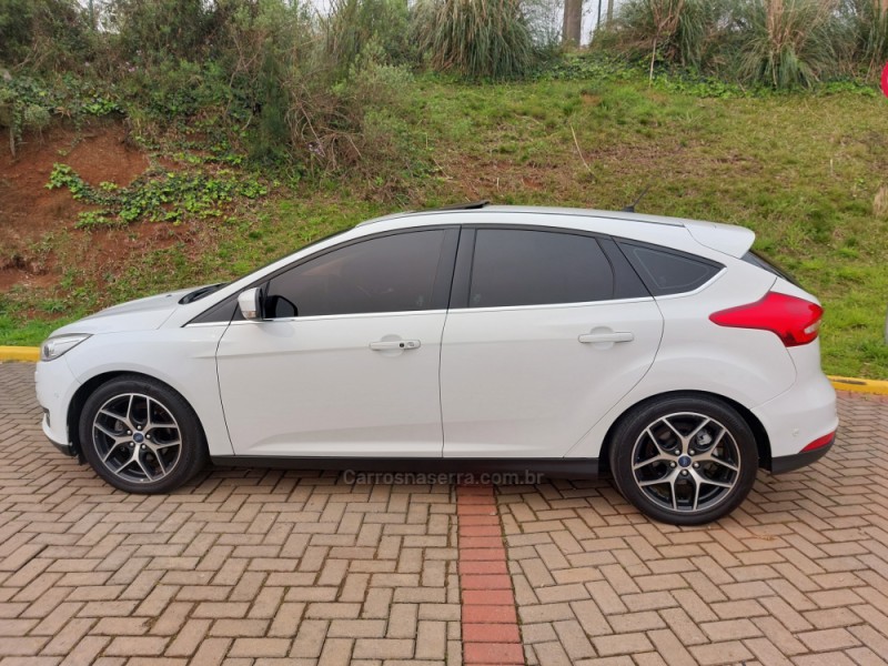 FOCUS 2.0 TITANIUM PLUS 16V FLEX 4P AUTOMÁTICO - 2016 - CAXIAS DO SUL