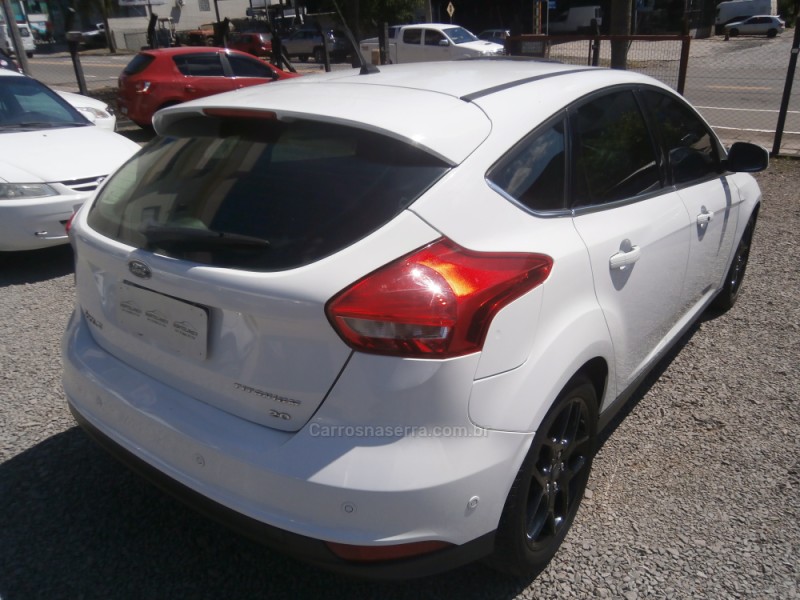 FOCUS 2.0 TITANIUM PLUS 16V FLEX 4P AUTOMÁTICO - 2016 - FARROUPILHA