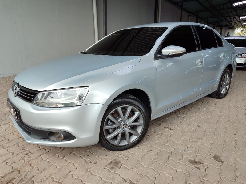 JETTA 2.0 COMFORTLINE FLEX 4P TIPTRONIC