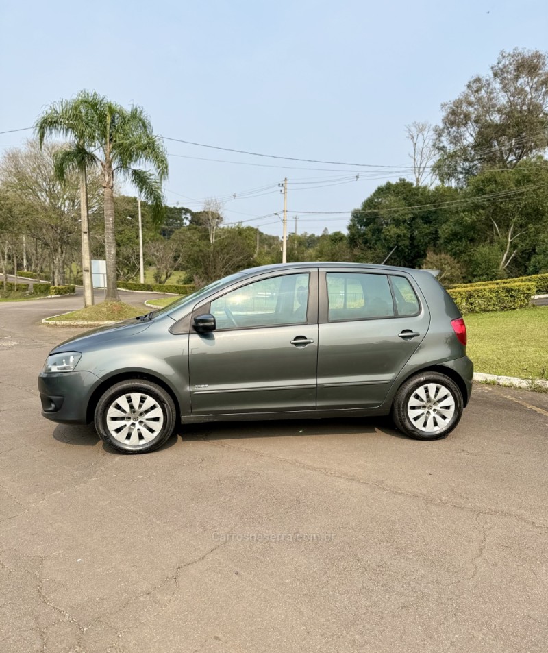 FOX 1.0 MI TREND 8V FLEX 4P MANUAL - 2013 - NOVA PRATA