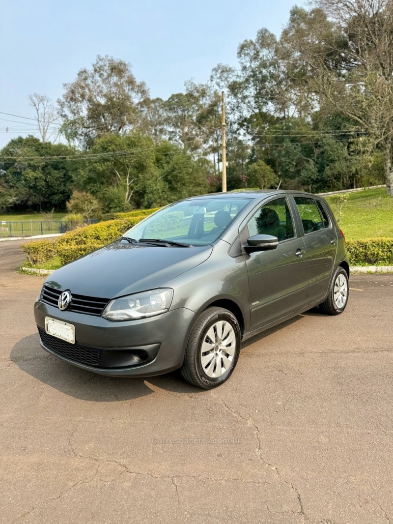 FOX 1.0 MI TREND 8V FLEX 4P MANUAL - 2013 - NOVA PRATA