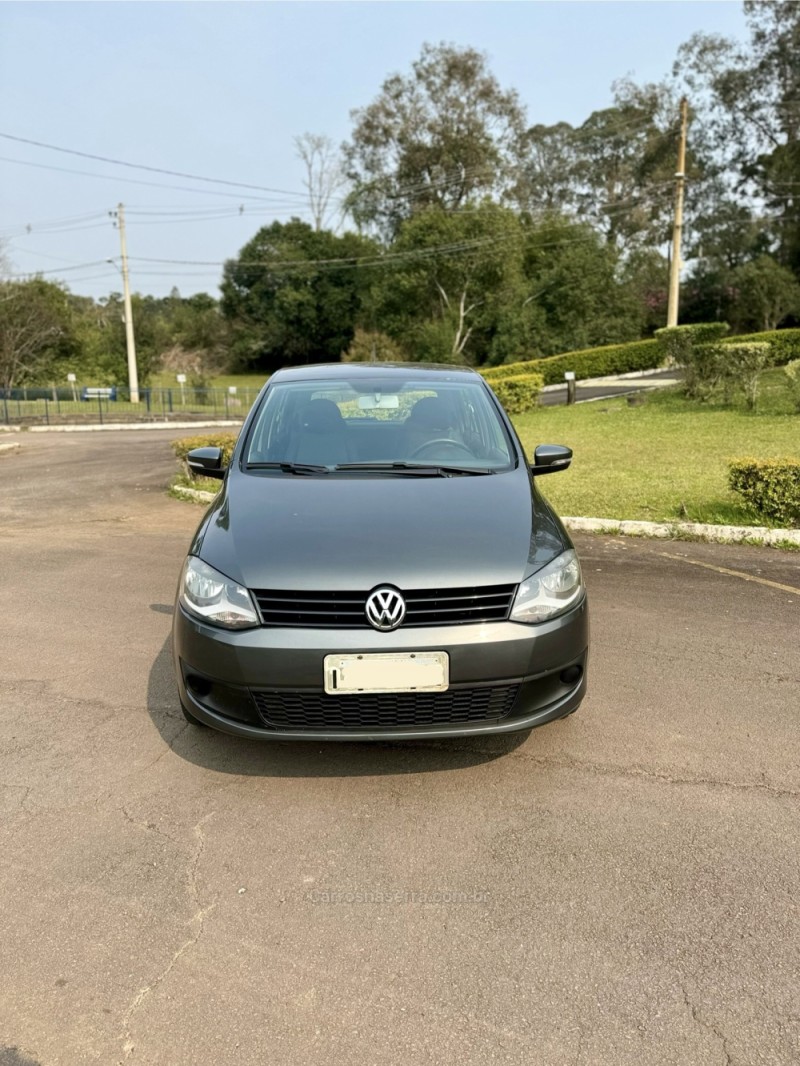 FOX 1.0 MI TREND 8V FLEX 4P MANUAL - 2013 - NOVA PRATA