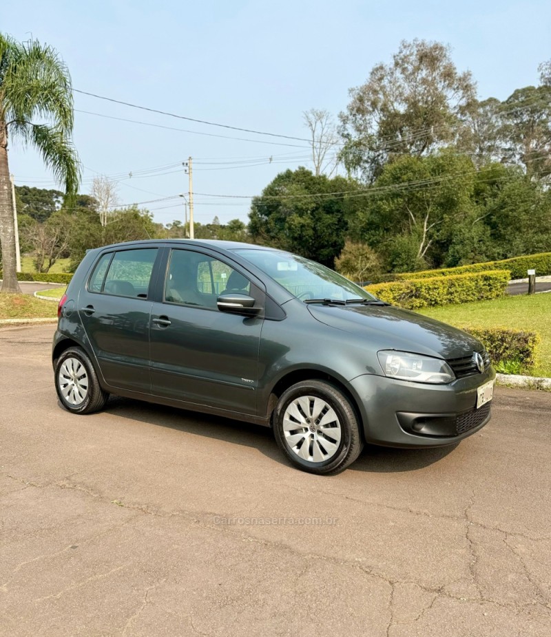 FOX 1.0 MI TREND 8V FLEX 4P MANUAL - 2013 - NOVA PRATA