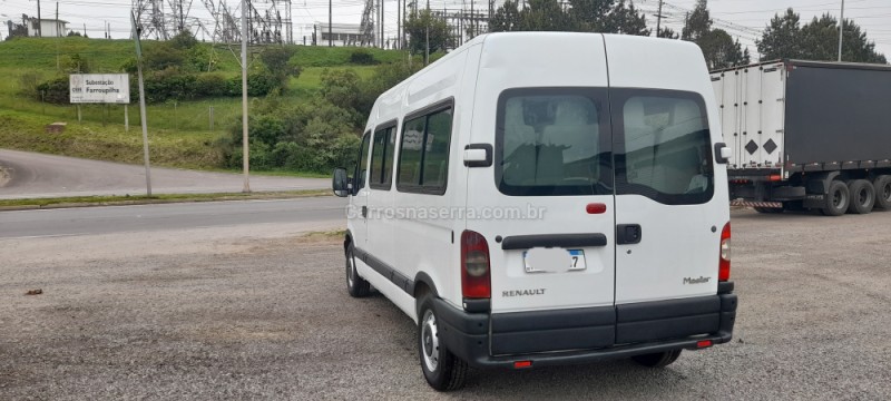 MASTER 2.5 DCI MINIBUS L2H2 16 LUGARES 16V DIESEL 3P MANUAL - 2009 - FARROUPILHA