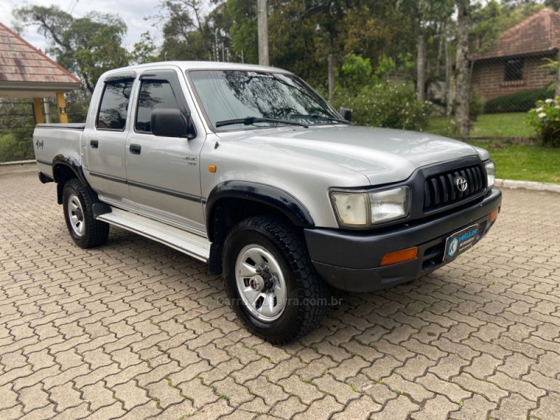 hilux  2004 canela