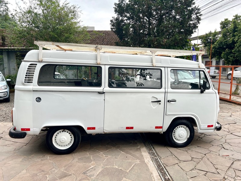 KOMBI 1.6 MI STD LOTAÇÃO 8V GASOLINA 3P MANUAL - 2004 - TRêS COROAS