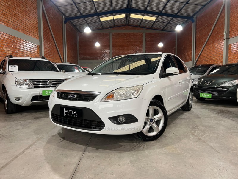 FOCUS 1.6 GLX 16V FLEX 4P MANUAL - 2013 - BENTO GONçALVES