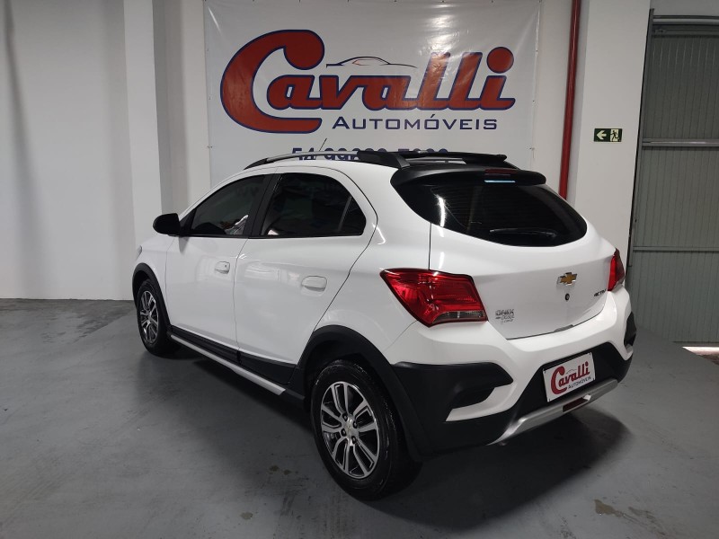 ONIX 1.4 MPFI ACTIV 8V FLEX 4P MANUAL - 2018 - CAXIAS DO SUL