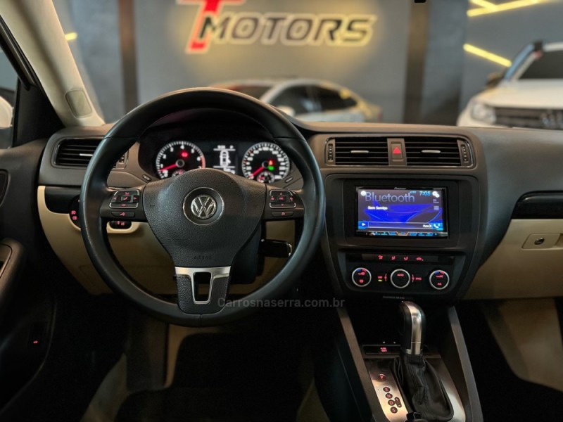 JETTA 2.0 COMFORTLINE FLEX 4P TIPTRONIC - 2013 - NOVO HAMBURGO