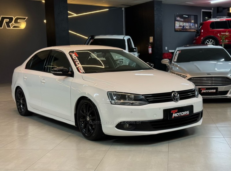 JETTA 2.0 COMFORTLINE FLEX 4P TIPTRONIC - 2011 - NOVO HAMBURGO