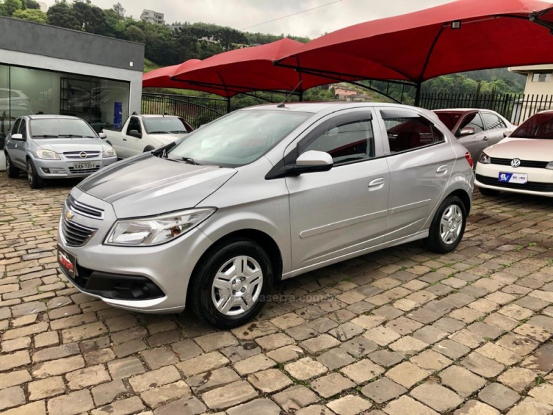 ONIX 1.0 LT 12V FLEX 4P MANUAL - 2014 - SERAFINA CORRêA