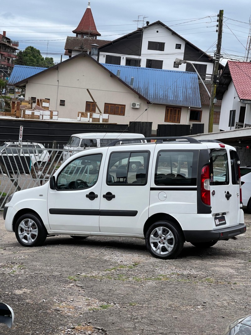 DOBLÓ 1.8 MPI ESSENCE 16V FLEX 7P MANUAL - 2021 - NOVA PETRóPOLIS