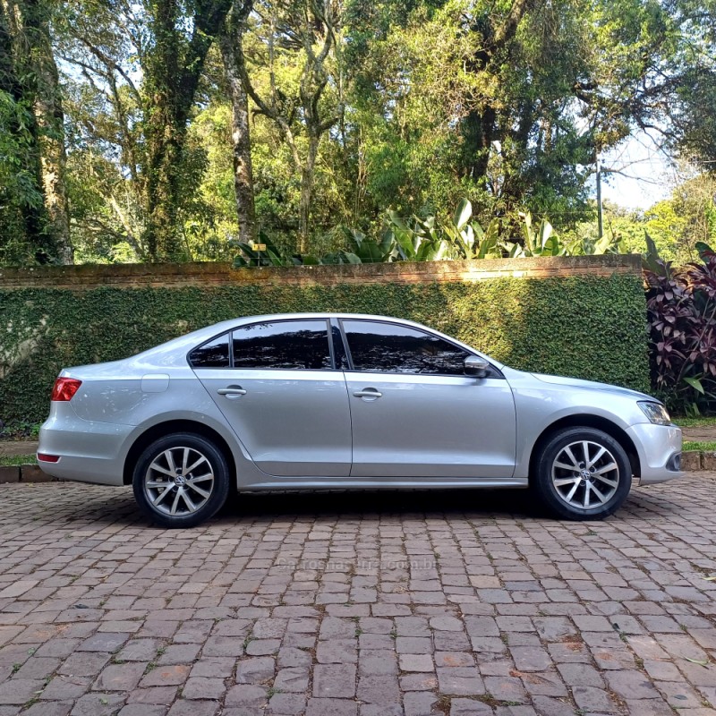 JETTA 2.0 COMFORTLINE FLEX 4P TIPTRONIC - 2013 - PARAí