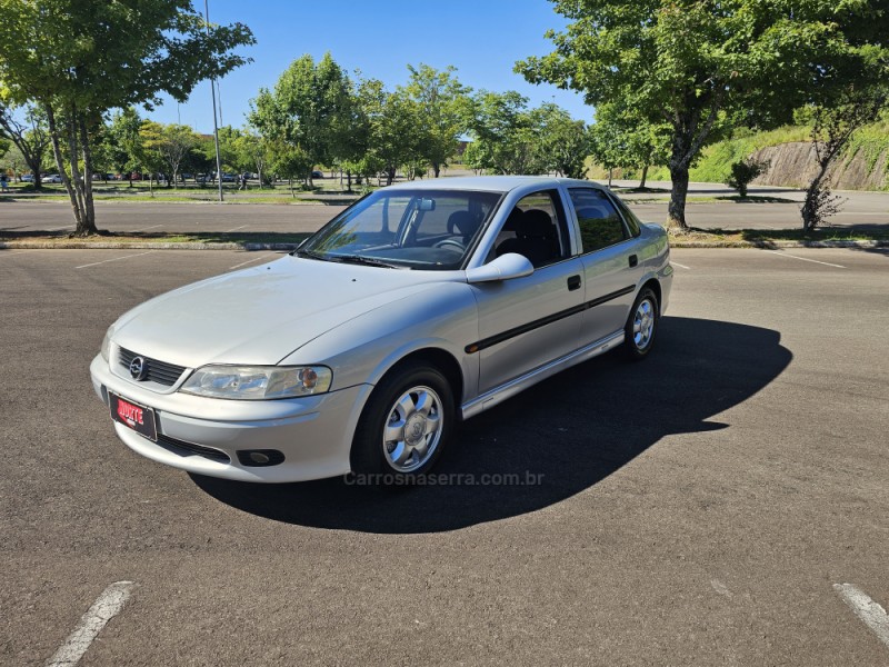 VECTRA 2.2 MPFI GLS 8V GASOLINA 4P MANUAL