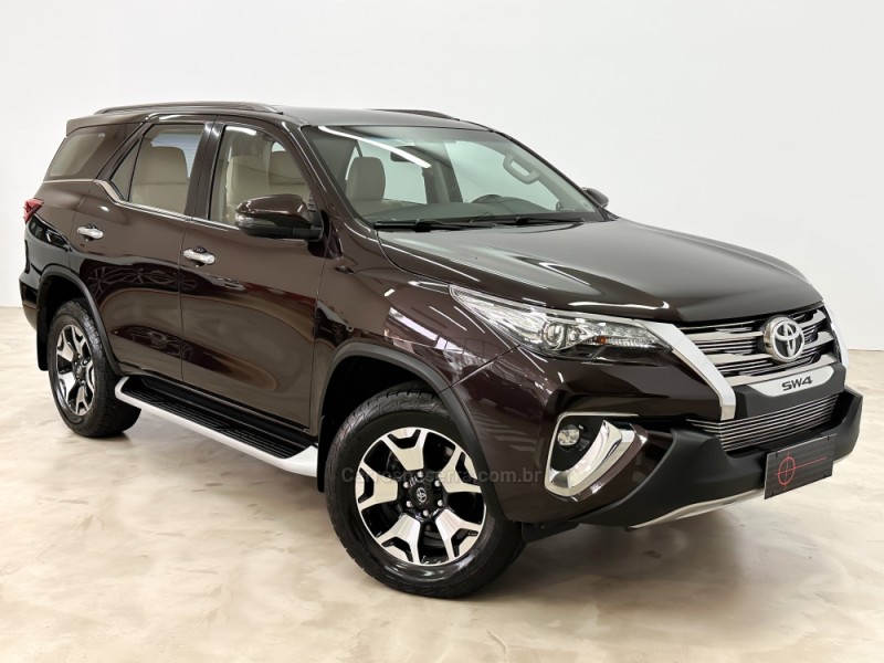 HILUX SW4 2.8 SRX 4X4 DIAMOND 16V TURBO DIESEL 4P 7 LUGARES AUTOMÁTICO - 2019 - CAXIAS DO SUL