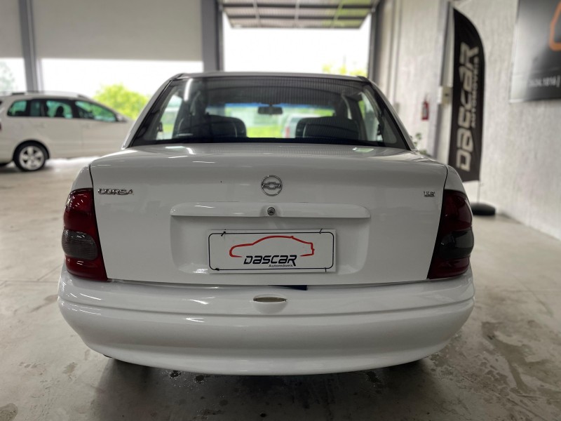 CORSA 1.6 MPFI CLASSIC SEDAN 8V GASOLINA 4P MANUAL - 2003 - BOM PRINCíPIO