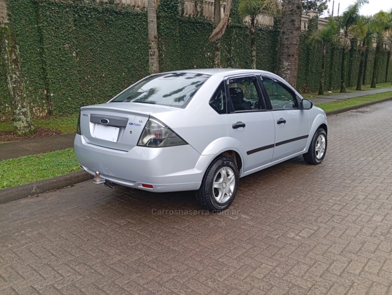 FIESTA 1.6 ROCAM SE SEDAN 8V FLEX 4P MANUAL - 2011 - CAXIAS DO SUL