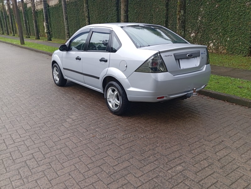 FIESTA 1.6 ROCAM SE SEDAN 8V FLEX 4P MANUAL - 2011 - CAXIAS DO SUL