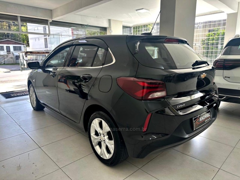 ONIX 1.0	PREMIER PLUS 12V TURBO FLEX 4P AUTOMÁTICO - 2021 - CAXIAS DO SUL